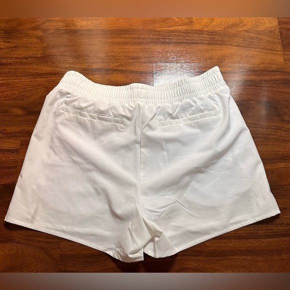 CALME Johnny Was Elements Hike Shorts White Medium NWT - Picture 5 of 5